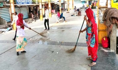 NEWS : नीमच के प्रायवेट बस स्टैंड पर चला नगर पालिका का स्‍वच्‍छता अभियान, प्लास्टिक थैलिया-डिस्पोजल किए जप्त, चालान भी बनाए, पढ़े खबर