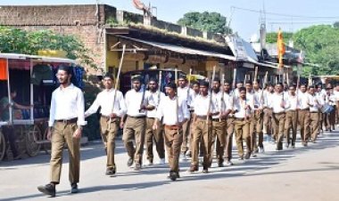 NEWS- उत्साह एवं अनुशासन के साथ नगर में निकला पथ संचलन, हुए पुष्प वर्षा, पुलिस प्रशासन रहा मुस्तैद, पढ़े खबर