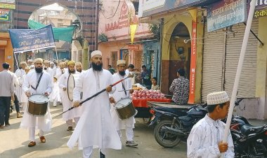 BIG NEWS : मनासा नगर में निकला जब बोहरा समाज का ये जलसा,तो देखने वाले बस देखते रह गए,था ये ख़ास अवसर,जिसमें समाजजनों ने लिया बढ़चढ़ हिस्सा,तो प्रेस क्लब सदस्यों ने भी की पुष्प वर्षा,पढ़े ये खबर