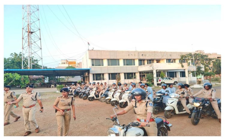 BIG NEWS : नवदुर्गा उत्सव में बेखौफ रहे महिलाये ओर बालिकाएं,आपके बीच आ रही है दुर्गावाहिनी,जो बदमाशों पर रखेगी अपनी नजर,अगर की किसने गलती,तो उसे खाना पड़ेगी हवालात की हवा,नीमच SP ने गठित की ये पार्टी,पढ़े ये खबर