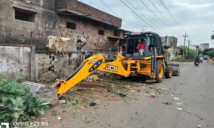 NEWS : अयोध्या बस्ती के मुख मार्ग पर पहुंचा नगर परिषद का बुलडोजर, चलाया सफाई अभियान, मंडी प्रशासन ने अवैध गेट को किया सील, पढ़े नरेंद्र राठौर की खबर