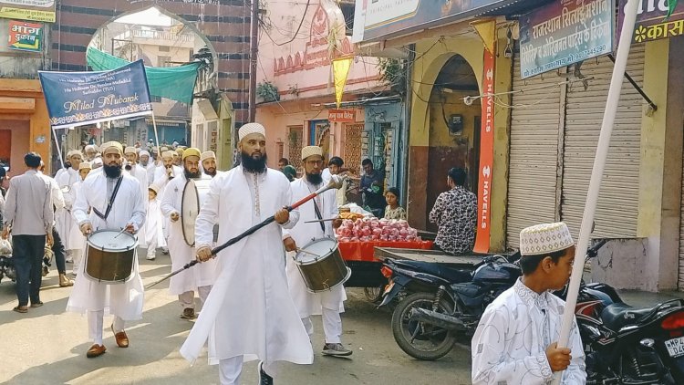 BIG NEWS : मनासा नगर में निकला जब बोहरा समाज का ये जलसा,तो देखने वाले बस देखते रह गए,था ये ख़ास अवसर,जिसमें समाजजनों ने लिया बढ़चढ़ हिस्सा,तो प्रेस क्लब सदस्यों ने भी की पुष्प वर्षा,पढ़े ये खबर