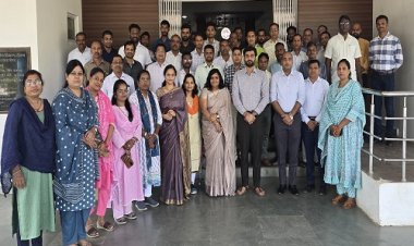 NEWS : जिला कलेक्टर हिमांशु चंद्रा ने अधिकारियों-कर्मचारियों से की मुलाकात, दीपावली पर्व की दी बधाई, पढ़े खबर