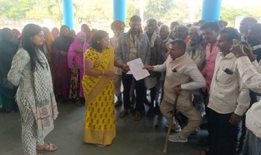 BIG NEWS : रामपुरा तहसील क्षेत्र के ग्रामीण और किसान पहुंचे जिला कलेक्टर कार्यालय, धरना के साथ जमकर किया प्रदर्शन, फिर मुख्यमंत्री के नाम सौंपा ज्ञापन, क्या है मामला...! पढ़े खबर