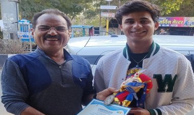 WOW ! पानी पर कामयाबी का महल बना रहें नीमच के तैराक, सिद्धांत ने आल इंडिया तैराकी में जीता मैडल, कोच ने कहीं ये बड़ी बात, पढ़े खबर