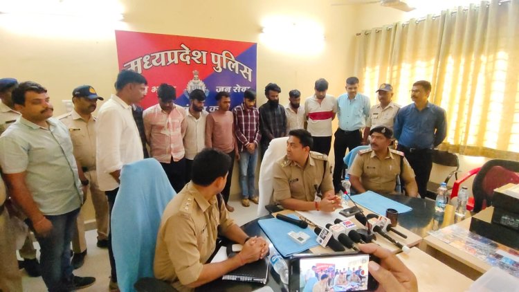 BIG BREAKING : नीमच पुलिस की बड़ी कार्यवाही, विदेश से संचालित अंत्तराष्ट्रीय गिरोह का पर्दाफाश, लोगों को देते लालच, खोलते फर्जी अकाउंट, और ऐसे करते ठगी, कई आरोपी गिरफ्तार, पढ़े खबर