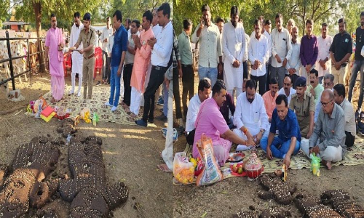 NEWS : गोवर्धन पूजा महोत्सव, मनासा की इस गौशाला पहुंचे विधायक मारु, विधि-विधान से किया पूजन-अर्चन, आम जनता से कहीं ये बात, पढ़े खबर