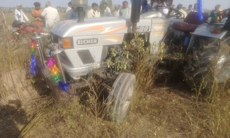 BIG NEWS : मक्का से भरी ट्रैक्टर-ट्रॉली पलटी, 30 वर्षीय युवक की दर्दनाक मौत, परिवार में मातम, आखिर कैसे हुआ हादसा, घटना रतनगढ़ थाना क्षेत्र की, पढ़े संतोष गुर्जर की खबर
