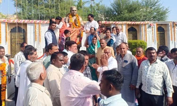 NEWS : कुकड़ेश्वर में मनाई पूर्व CM स्व. सुंदरलाल पटवा की 100 वीं जन्म जयंती, सिंगल यूज प्लास्टिक मुक्त को लेकर किया जागरूक, विधायक मारू ने वितरित किएं कपड़े के बेग, पढ़े खबर