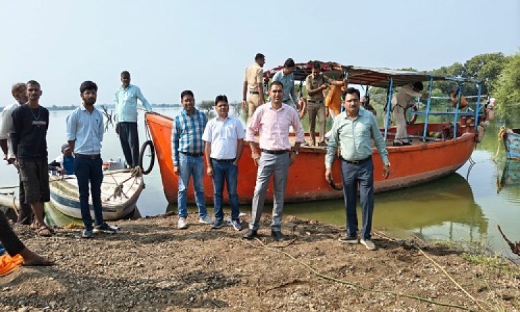 NEWS : गांधी सागर डैम में अवैध रेत उत्खनन पर प्रशासन का छापा, तीन फाइटर, एक वोट सहित अन्य सामग्री जप्त, पढ़े खबर