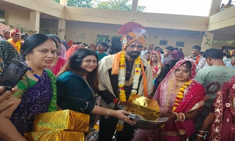 NEWS : सामूहिक विवाह समारोह में इनरव्हील की बड़ी पहल, वर-वधु को दिया आशीर्वाद, ये उपहार भी किएं भेंट, पढ़े खबर