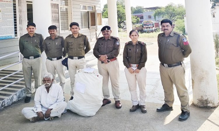 BIG NEWS : घर के बाड़े में नशे के पौधे, और अवैध गांजा भी बरामद, डोराई गांव में रतनगढ़ पुलिस की दबिश, फिर मिली बड़ी सफलता, आरोपी भी गिरफ्तार, पढ़े खबर