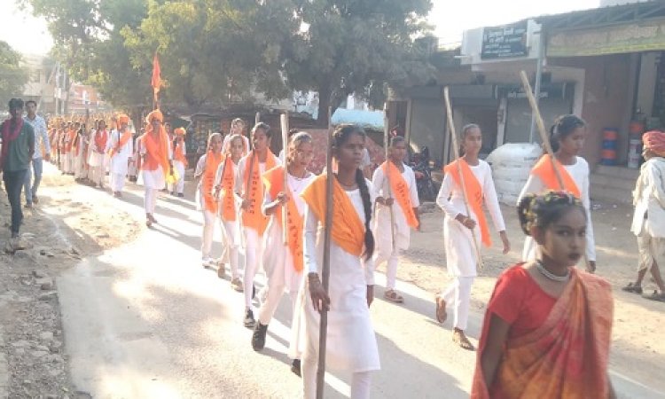 NEWS : रतनगढ़ में निकला विश्व हिंदू परिषद बजरंग दल का मातृशक्ति दुर्गा वाहिनी पथ संचलन, नगरवासीयों ने पुष्पवर्षा से किया स्वागत, पढ़े खबर