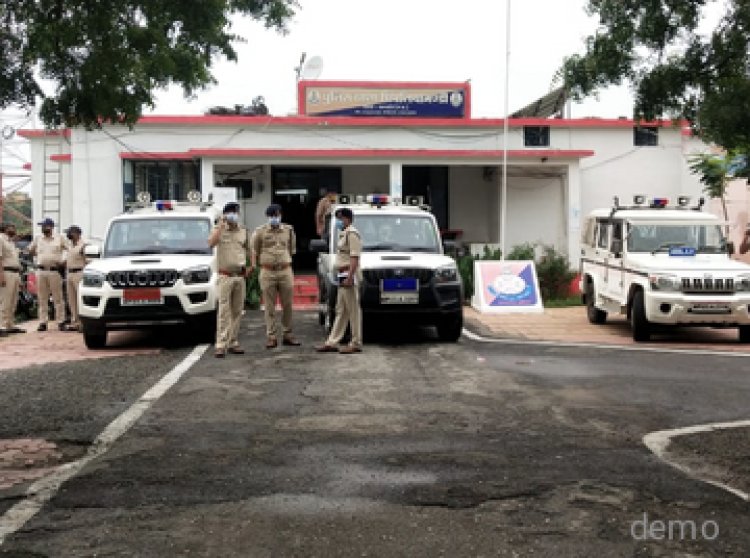 BIG NEWS : पिपलियामंडी पुलिस की उमरिया मे वाहन चेकिंग, जहा आ पहुंची संदिग्ध बलेनो कार, हुई तलाशी, तो हाथ लगा नशे का ये माल, जो कर रहा ज़िन्दगीया बर्बाद, तीन धराए,तो महेंद्र ईश्वर ओर रबनवाब की है अब तलाश, पढ़े ये खबर