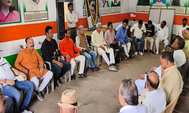 NEWS : कांग्रेसजनों ने मनाई देश की प्रथम प्रधानमंत्री इंदिरा गांधी की जयंती, चित्र पर किया माल्यार्पण, बताया योगदान, पढ़े खबर