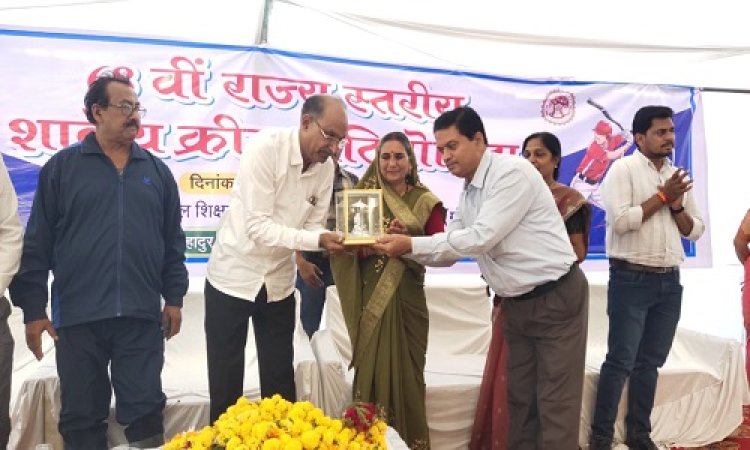 NEWS : मंदसौर में 68 वीं राज्य स्तरीय बेसबॉल प्रतियोगिता, पूर्व विधायक सिसोदिया बोले- खेलों को मन में बसाओ, पुरी लगन एवं भावना पूर्वक खेलें, पढ़े खबर