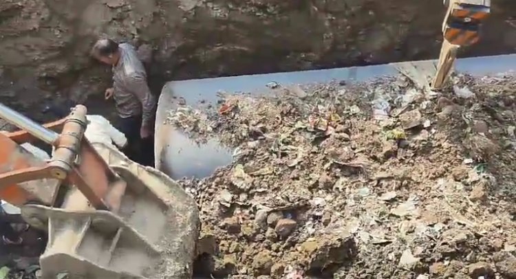 OMG ! पेयजल पाइप लाइन का कार्य, अचानक हुआ हादसा, मिट्टी में दबा एक व्यक्ति, घंटो रेस्क्यू के बाद बाहर निकाला, पढ़े मनीष जोलान्या की खबर