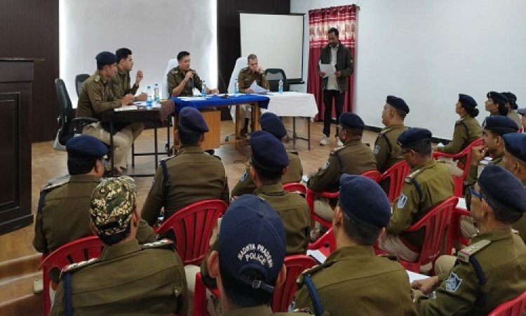 NEWS : एसपी अंकित जायसवाल ने ली राजपत्रित अधिकारियों, थाना एवं चौकी प्रभारियों की बैठक, सीएम हेल्पलाईन पर लंबित शिकायतों एवं अपराधों के निराकरण के निर्देश, पढ़े खबर