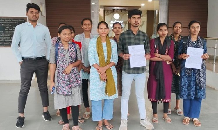 NEWS : संजीवनी कॉलेज ऑफ नर्सिंग के छात्र-छात्राएं पहुंचे कलेक्टोरेट, जिला कलेक्टर के नाम सौंपा ज्ञापन, बोले- यहां भविष्य अंधकार में, क्या है मामला...! पढ़े खबर