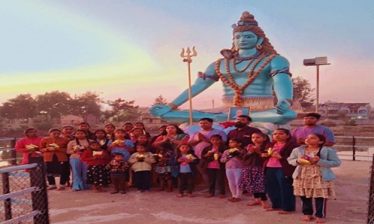 NEWS : स्व. मुरलीधर प्रेमाणी की स्मृति, छात्राओं को आवश्यक सामग्री का किया वितरण, तो चेहरे पर आई मुस्कान, पढ़े खबर