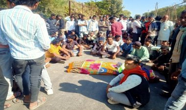 BIG BREAKING : रामपुरा में चक्काजाम, रोड़ पर रखी लाश, और परिजन कर रहें प्रदर्शन, अधिकारी और पुलिस मौके पर, मामला सड़क हादसे में हुई युवक की मौत का, पढ़े रुपेश सारू की खबर