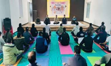 NEWS : विश्व ध्यान दिवस, नीमच में यहां हुआ ध्यान योग कार्यशाला आयोजन, पुलिसकर्मियों के शारिरिक व मानसिक स्वास्थ्य पर विशेष ध्यान, अधिकारी भी हुए शामिल, पढ़े खबर