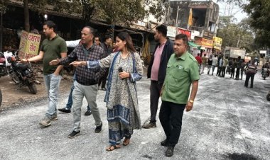NEWS : नीमच के इस वार्ड में पहुंची नगर पालिका अध्यक्ष, डामरीकरण कार्य का किया निरिक्षण, फिर इन्हें दिए आवश्यक दिशा-निर्देश, पढ़े खबर