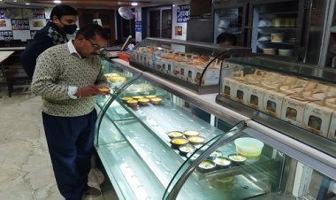 BIG NEWS : खाद्य विभाग की टीम पहुंची गोपी मिष्ठान पर, तो मचा हड़कंप, इन सामग्रियों के लिए नमूने, जांच के लिए भी भेजे, अब रिपोर्ट का इंतजार, फिर होगी ये बड़ी कार्यवाही, पड़े खबर