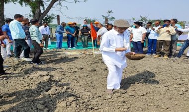 WOW ! सुबह 5 बजे उठना, फिर साइकिल भी चलाना, बिना चश्मे के सुई में धागा पिरोने की कलां, 100 वर्ष के हुए प्रभुलाल पाटीदार, कुछ यूं मनाया अपना जन्मदिन, स्वस्थ रहने का दिया संदेश, पढ़े खबर