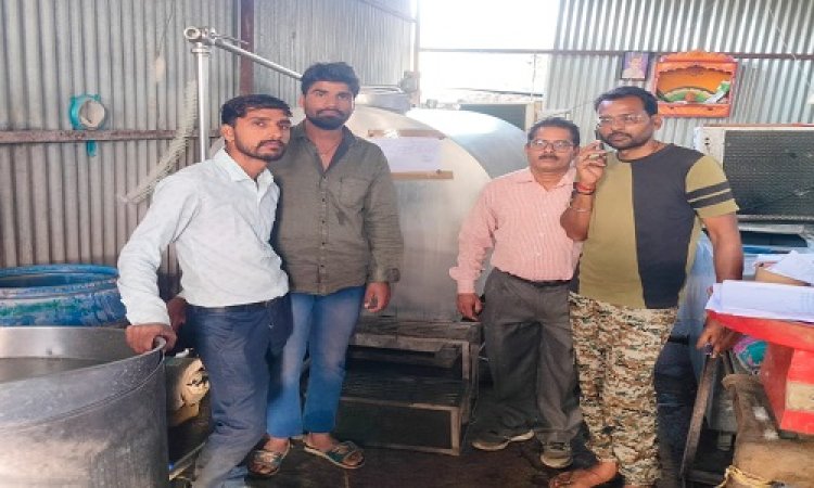 NEWS : मिलावट से मुक्ति अभियान, चपलाना गांव में पहुंची खाद्य विभाग की टीम, दुग्ध चीलिंग सेंटर को किया सील, जप्ती की कार्यवाही भी, पढ़े खबर