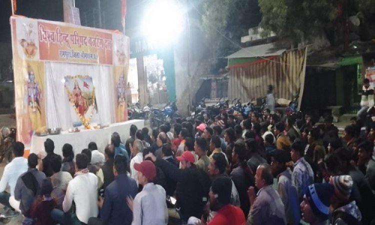 NEWS : रामपुरा में विहिप ने मनाया शौर्य दिवस, महाआरती और हनुमान चालीसा का पाठ, पर यहां पुलिस क्यों रही तैनात, पढ़े खबर
