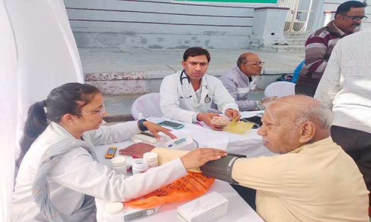 NEWS : जमुनियाकलां में नि:शुल्क आयुर्वेद स्वास्थ्य शिविर का आयोजन, जांच के बाद औषिधियों का वितरण भी, इन्होंने लिया लाभ, पढ़े खबर