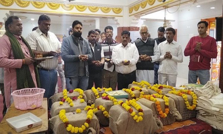 BIG NEWS : महाकुंभ को प्लास्टिक मुक्त रखने का संकल्प, नीमच के सामाजिक संगठनों और व्यावसायिक शाखाओं का योगदान, हजारों थाली व थैला किए संग्रहित, फिर ट्रांसपोर्ट से पहुंचाई यहां, पढ़े खबर