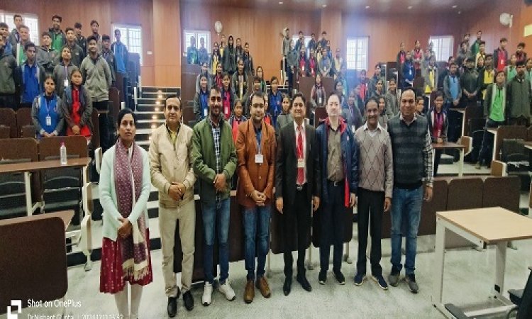 NEWS : नीमच मेडिकल कॉलेज के छात्रों ने किया विभागों का भ्रमण, डॉक्टर ने दी विस्तृत जानकारी, कुछ इस तरह किया प्रेरित, पढ़े खबर