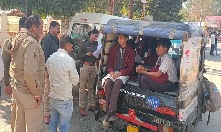 BIG NEWS : स्कूलों बसों, ऑटो और टेम्पों की जांच, यातायात पुलिस की नीमच में ताबड़तोड़ कार्यवाही, नियमों पर ये खरें-उतरे, तो इनकी जेब हुई ढीली, पढ़े खबर