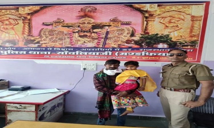 NEWS : दर्शन करने पहुंचा परिवार, तो मंदिर के गुम हुई बालिका, फिर चला सावरिया सेठ का जादू, और फरिश्ता बनी पुलिस, बालिका को कुछ यूं मिलाया बिछड़े माता-पिता से, पढ़े खबर