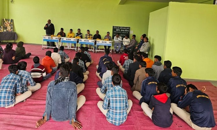 NEWS : मल्हारगढ़ के सीएम राइस स्कूल में स्काउट गाइड का तीन दिवसीय प्रशिक्षण शिविर शुरू, विद्यार्थियों के जीवन में शस्त्र और शास्त्र दोनों की आवश्यकता, बताया महत्व, पढ़े खबर