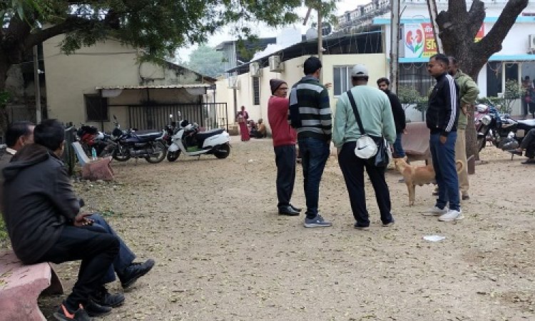 BIG BREAKING : नीमच की संजीवनी कॉलोनी में मकान, जब पड़ोसी पहुंचा कमरे में, तो इस हालत में मिला सतीश, तत्काल लाएं जिला अस्पताल, पर पहले ही हुई मौत, अब पीएम रिपोर्ट में होगा खुलासा, पढ़े खबर