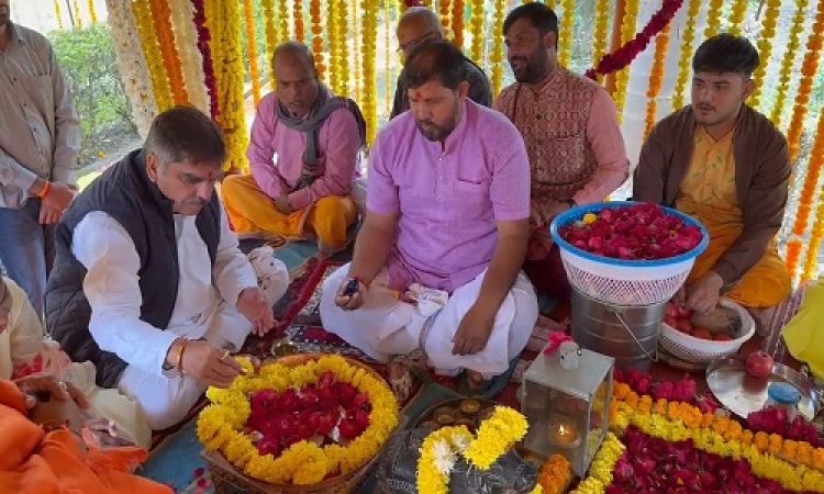 BIG NEWS : कमलनांदगिरी महाराज की पांचवी पुण्य स्मरण, चमत्कारी शिव शक्ति धाम पर उमडे भक्त, समाजसेवी अशोक अरोरा ने पूजी चरण पादूका, संतो का भी दिखा जमावड़ा, पढ़े खबर