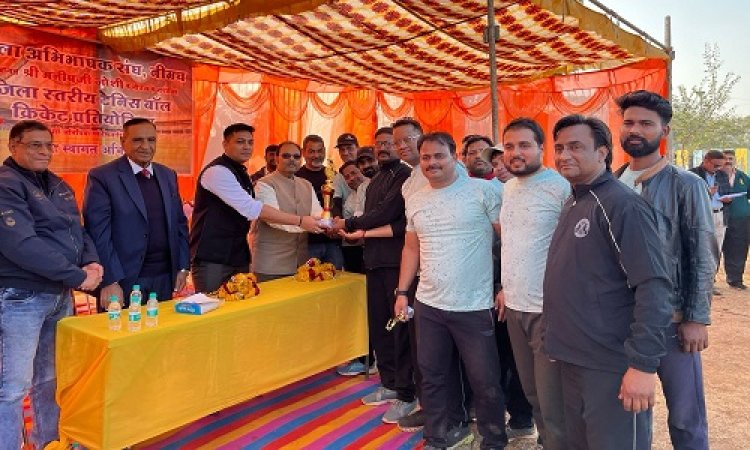 NEWS : जिला अधिवक्ता संघ नीमच की क्रिकेट प्रतियोगिता सम्पन्न, इनके बीच हुआ कड़ा मुकाबला, तो ये टीम रही विजेता, पढ़े खबर