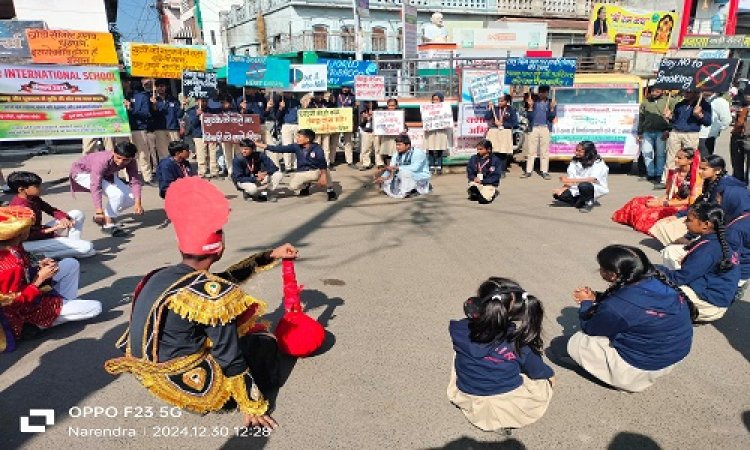NEWS : स्कूली बच्चों ने नशे के खिलाफ छेड़ी जंग, जागरूकता रैली निकाली, तो यहां नुक्कड़ नाटक का भी आयोजन, पिपलियामंडी की जनता को दिया बड़ा संदेश, पढ़े खबर