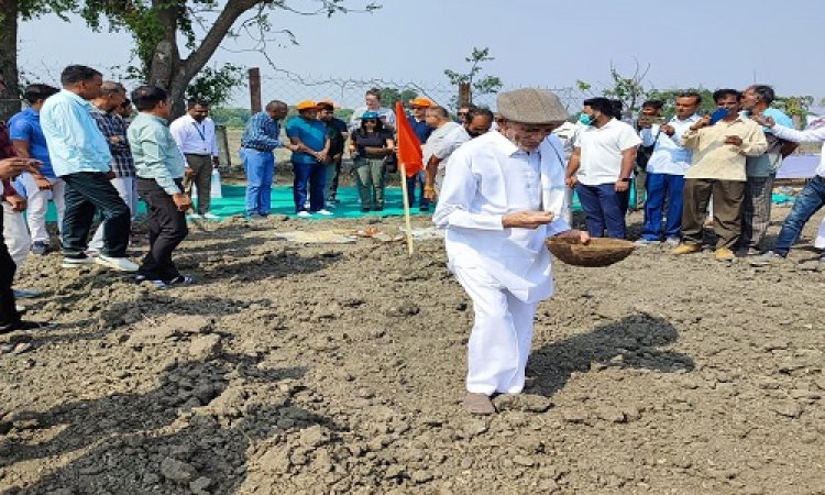 WOW ! सुबह 5 बजे उठना, फिर साइकिल भी चलाना, बिना चश्मे के सुई में धागा पिरोने की कलां, 100 वर्ष के हुए प्रभुलाल पाटीदार, कुछ यूं मनाया अपना जन्मदिन, स्वस्थ रहने का दिया संदेश, पढ़े खबर