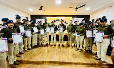 BIG NEWS: कोरोना काल का समय, और खुद की जान डाली जोखिम में, अब अधिकारी-कर्मचारियों को कुछ यूं मिला सम्मान, नीमच पुलिस का ये खास कार्यक्रम संपन्न, इस सूची में 300 से ज्यादा नाम, पढ़े खबर 