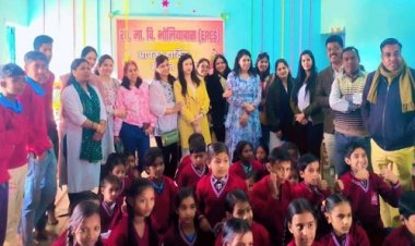 NEWS : आल इन वन क्लब पहुंचा भोलियावास, विद्यालय के छात्र-छात्राओं से मुलाकात, ऊनी स्वेटर किए वितरित, पढ़े खबर