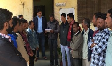 NEWS : आउटसोर्स कर्मचारियों को समय पर नहीं मिला वेतन, तो पनपा आक्रोश, एसडीएम कार्यालय में हल्लाबोल, अधिकारी को सौंपा ज्ञापन, की ये बड़ी मांग, पढ़े खबर