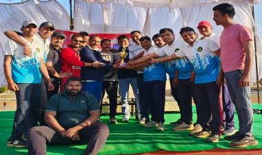 BIG NEWS : नीमच पुलिस लाइन में विभागीय क्रिकेट टूर्नामेंट संपन्न, यहां खिलाड़ियों का शानदार प्रदर्शन, फिर ये टीम रहीं विजेता, SP जायसवाल की इस प्रतियोगिता का उद्देश्य जानेंगे, तो आप भी कहेंगे WOW...! पढ़े खबर