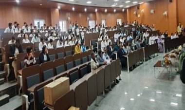 BIG NEWS : मेडिकल कॉलेज के विद्यार्थियों की पढ़ाई में अनूठा सहयोग, नीमच की इस संस्था की बड़ी पहल, डोनेट की 500 पुस्तकें, पढ़े खबर