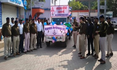BIG NEWS : पुलिस का ये सुरक्षा रथ करेगा जनता को जागरूक, हरी झंडी दिखाकर दिया रवाना, शहरभर कुछ यूं देगा संदेश, पढ़े खबर