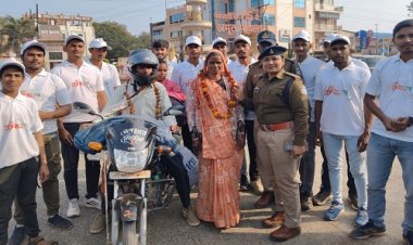 BIG NEWS : नीमच में जागरूकता कार्यक्रम आयोजित, वाहन चालकों को दी समझाइश, तो इन पर की चालानी कार्यवाही, पुलिस ने माला पहनाकर इनका किया सम्मान, पढ़े खबर