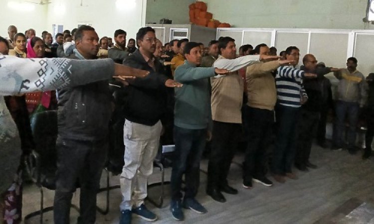 BIG NEWS : एक्शन में नगर पालिका के प्रभारी CMO, अधिकारी-कर्मचारियों की बैठक ली, अब समय-समय पर इनकी होगी मॉनिटरिंग, आखिर क्यों दिलाई शपथ...! पढ़े ये खबर